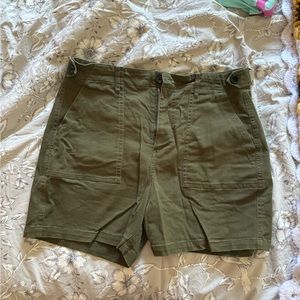 Wondery green hiking shorts